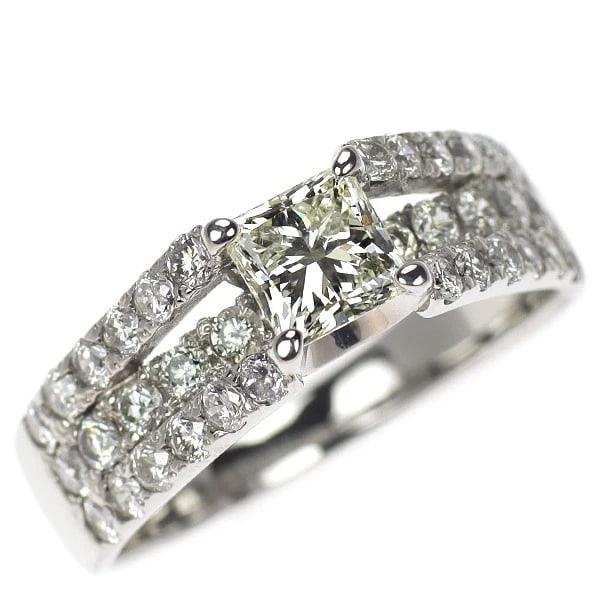 PT900 PRINCESS CUT DIAMOND RING: Pt900 princess cut diamond ring Brand: None Type/Style: Ring Material: Pt900, Main Stone princess cut\Natural Color: None Size: 6.25 - 6.5 US Accessories: None Accessories Notice: When purchasing