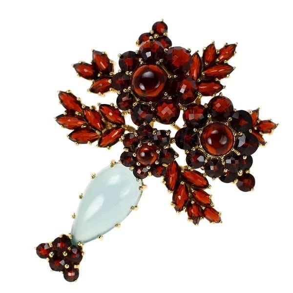 K10YG BLUE CHALCEDONY GARNET BROOCH AND PENDANT TOP: K10YG Blue Chalcedony Garnet Brooch and Pendant Top Brand: None Type/Style: brooch Material: K18YG, Color: YG Size: Length/Width/Diameter 45.6 Accessories: None Accessories Notice: When pu