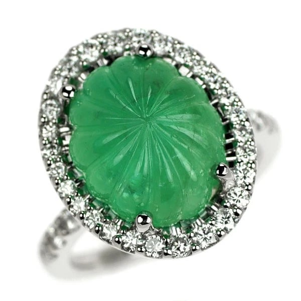 PT900 EMERALD DIAMOND RING: Pt900 emerald diamond ring Brand: None Type/Style: Ring Material: Pt900, Main Stone Emerald Color: None Size: 4 US Accessories: None Accessories Notice: When purchasing pre-owned goods, please refer