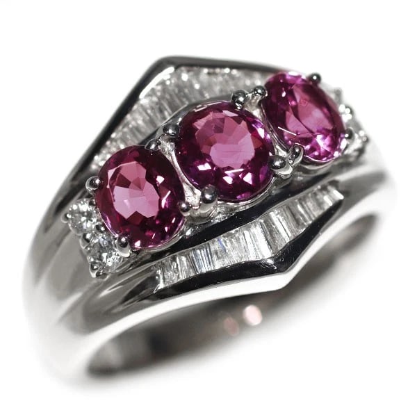 PT900 COLOR-CHANGE GARNET DIAMOND RING: Pt900 Color-Change Garnet Diamond Ring Brand: None Type/Style: Ring Material: Pt900, Main Stone Garnet/Natural Color: Pt Size: 6 US Accessories: None Accessories Notice: When purchasing pre-owned