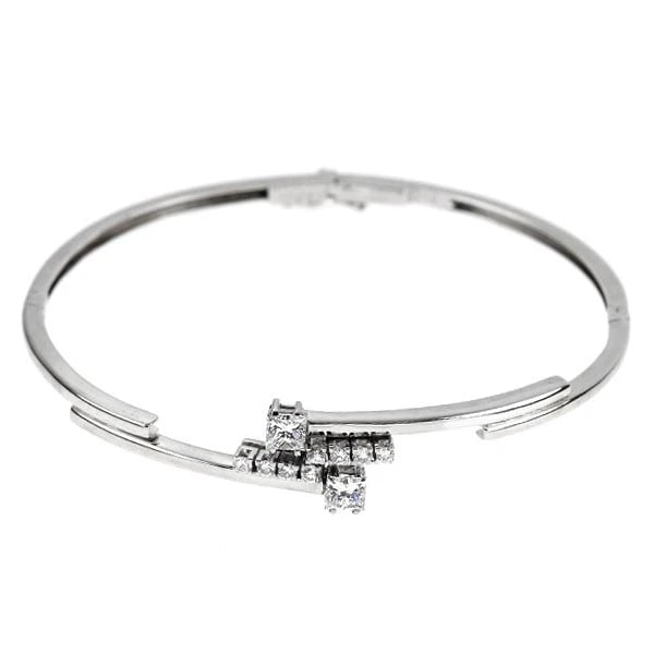 K18WG PRINCESS CUT DIAMOND BANGLE: K18WG Princess Cut Diamond Bangle Brand: None Type/Style: bracelets Material: K18WG, Main Stone Natural Color: WG Size: Chain Length 17.5cm Length/Width/Diameter 11.4 Accessories: None Accessories