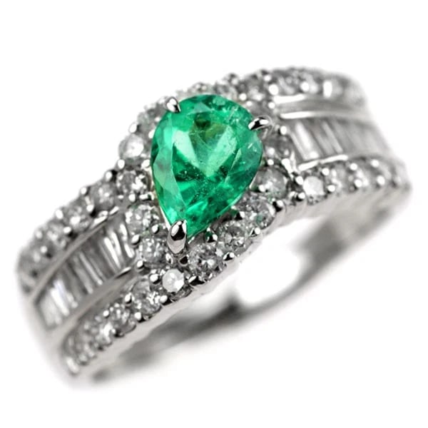PT900 EMERALD DIAMOND RING: Pt900 emerald diamond ring Brand: None Type/Style: Ring Material: Pt900, Main Stone Natural/emerald Color: None Size: 6.75 - 7 US Accessories: None Accessories Notice: When purchasing pre-owned