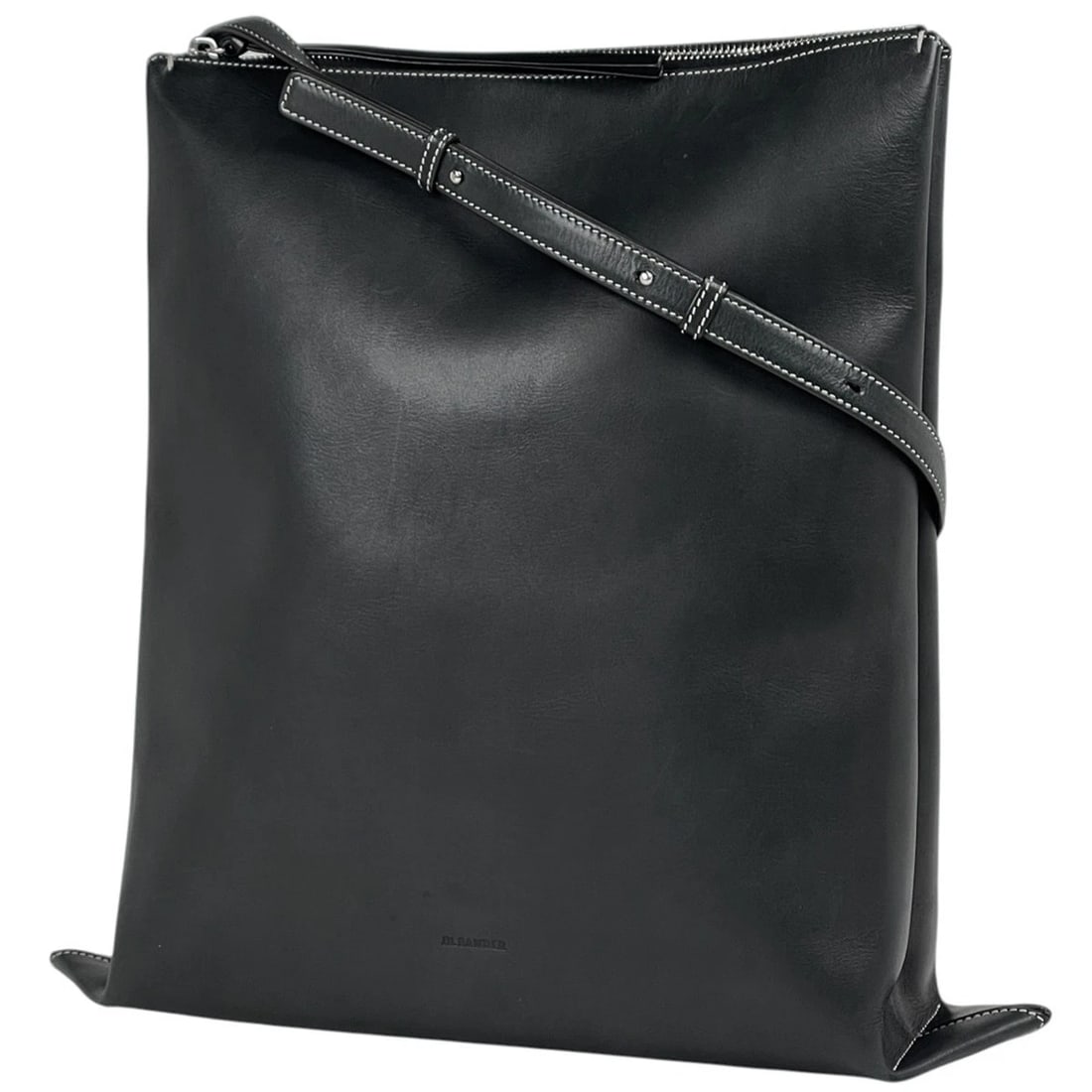 JILL THUNDER SHOULDER BAG: Jill Thunder Shoulder Bag Brand: JIL SANDER Type/Style: Shoulder Bag Material: leather Color: Black Size: Width 28..5cm(11inch) Height 35cm(13.8inch) Depth 10cm(3.9inch) Accessories: None Accessories