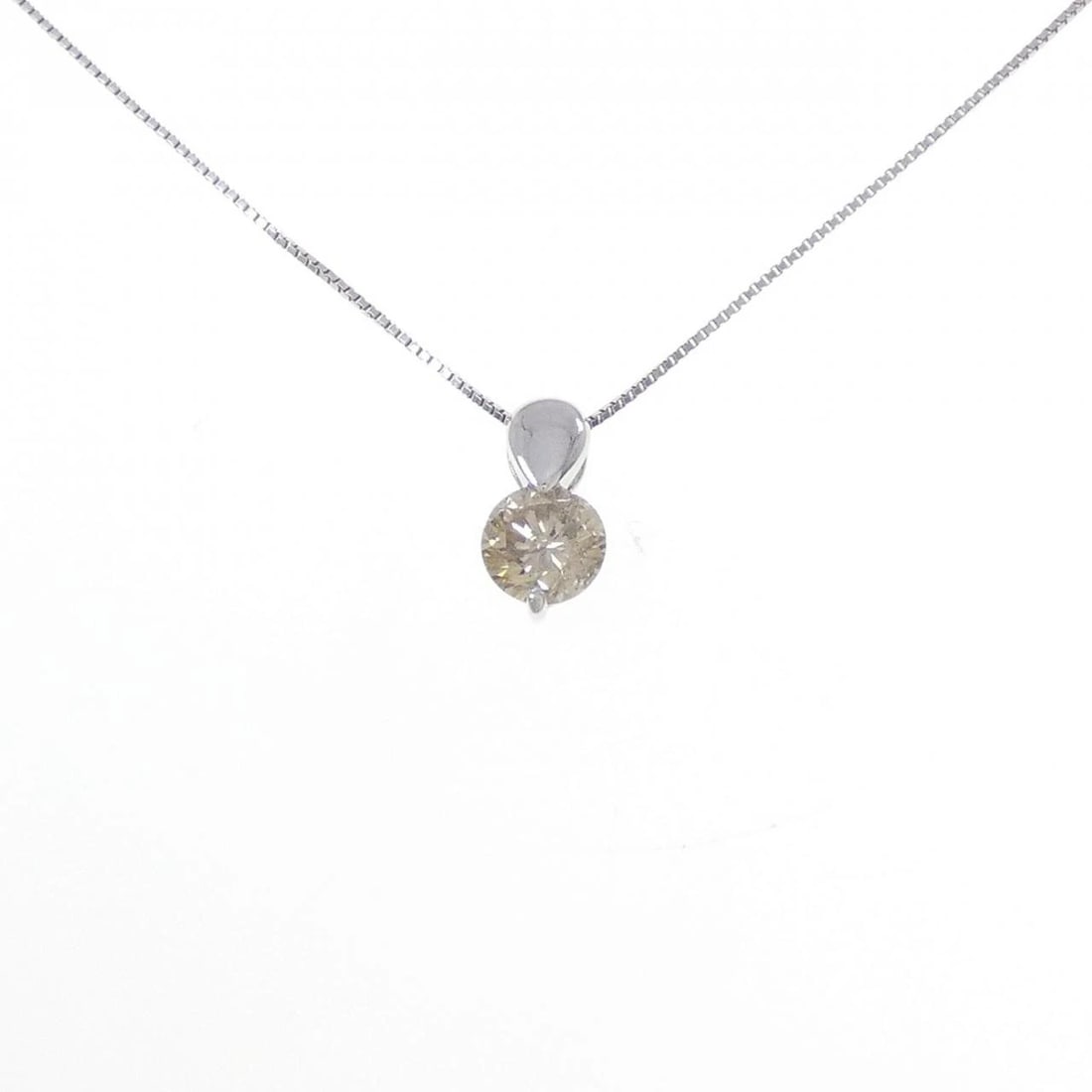 K18WG DIAMOND NECKLACE: K18WG Diamond Necklace Brand: Unbranded Type/Style: Diamond Necklace Material: K18 white gold, Main Stone Natural Color: WG Size: Length: 41cm Accessories: None Accessories Notice: When pu