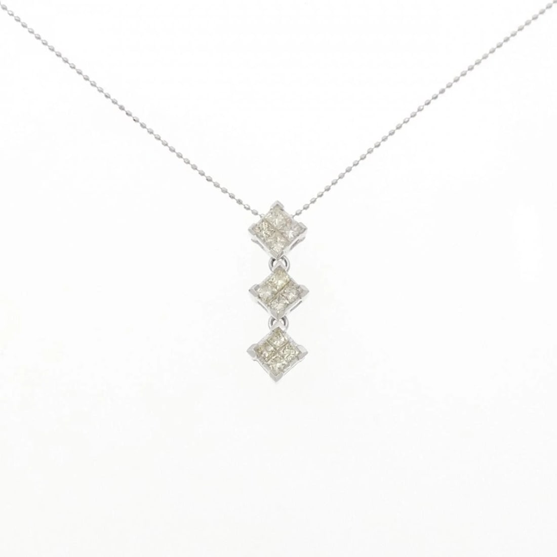K18WG DIAMOND NECKLACE: K18WG Diamond Necklace Brand: Unbranded Type/Style: Diamond Necklace Material: K18 white gold, Main Stone Natural Color: WG Size: Length: 40cm Accessories: None Accessories Notice: When pu