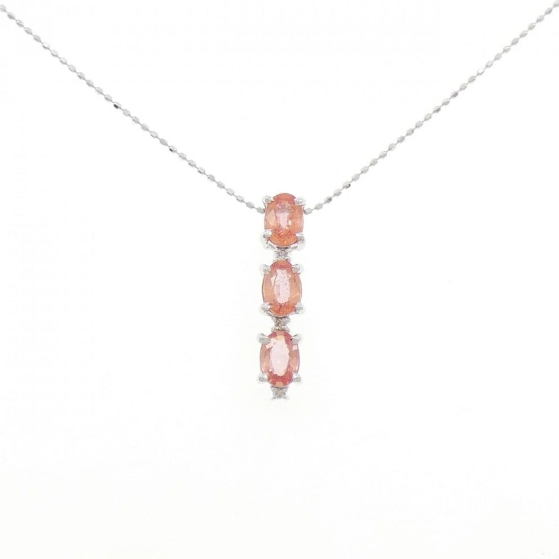 K18WG SAPPHIRE NECKLACE: K18WG Sapphire Necklace Brand: Unbranded Type/Style: Sapphire Necklace Material: K18 white gold, Main Stone Sapphire, Natural Color: WG Size: Length: 40cm Accessories: None Accessories Notice: When