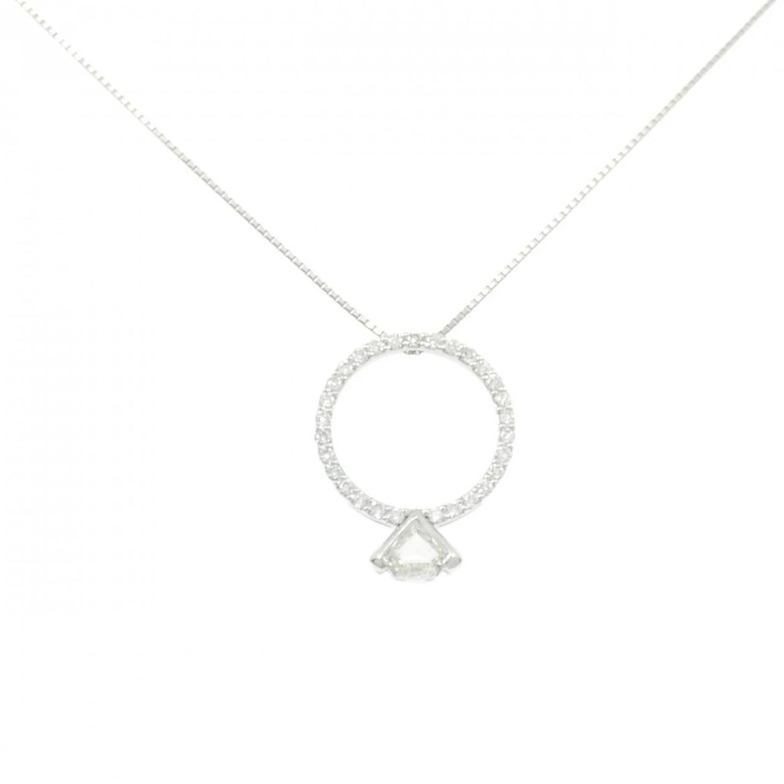 PT900/PT850 DIAMOND NECKLACE: PT900/PT850 Diamond Necklace Brand: Unbranded Type/Style: Diamond Necklace Material: Platinum900/Platinum850, Main Stone Natural Color: PT Size: Length: 45cm Accessories: None Accessories Notice: