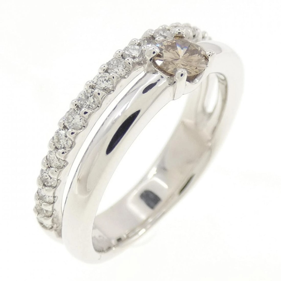 K18WG DIAMOND RING: K18WG Diamond Ring Brand: Unbranded Type/Style: Diamond ring Material: K18 white gold, Main Stone Natural Color: WG Size: US5 3/4 Accessories: None Accessories Notice: When purchasing pre-owned
