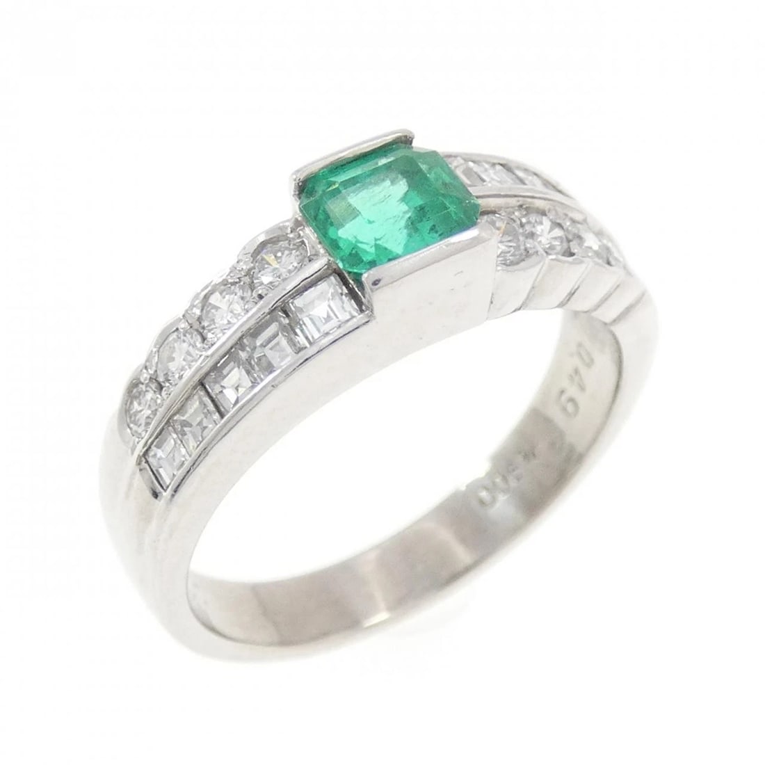 PT900 EMERALD RING: PT900 Emerald Ring Brand: Unbranded Type/Style: Emerald Ring Material: Platinum900, Main Stone Emerald, Natural Color: PT Size: US5 3/4 Accessories: None Accessories Notice: When purchasing pre-owned