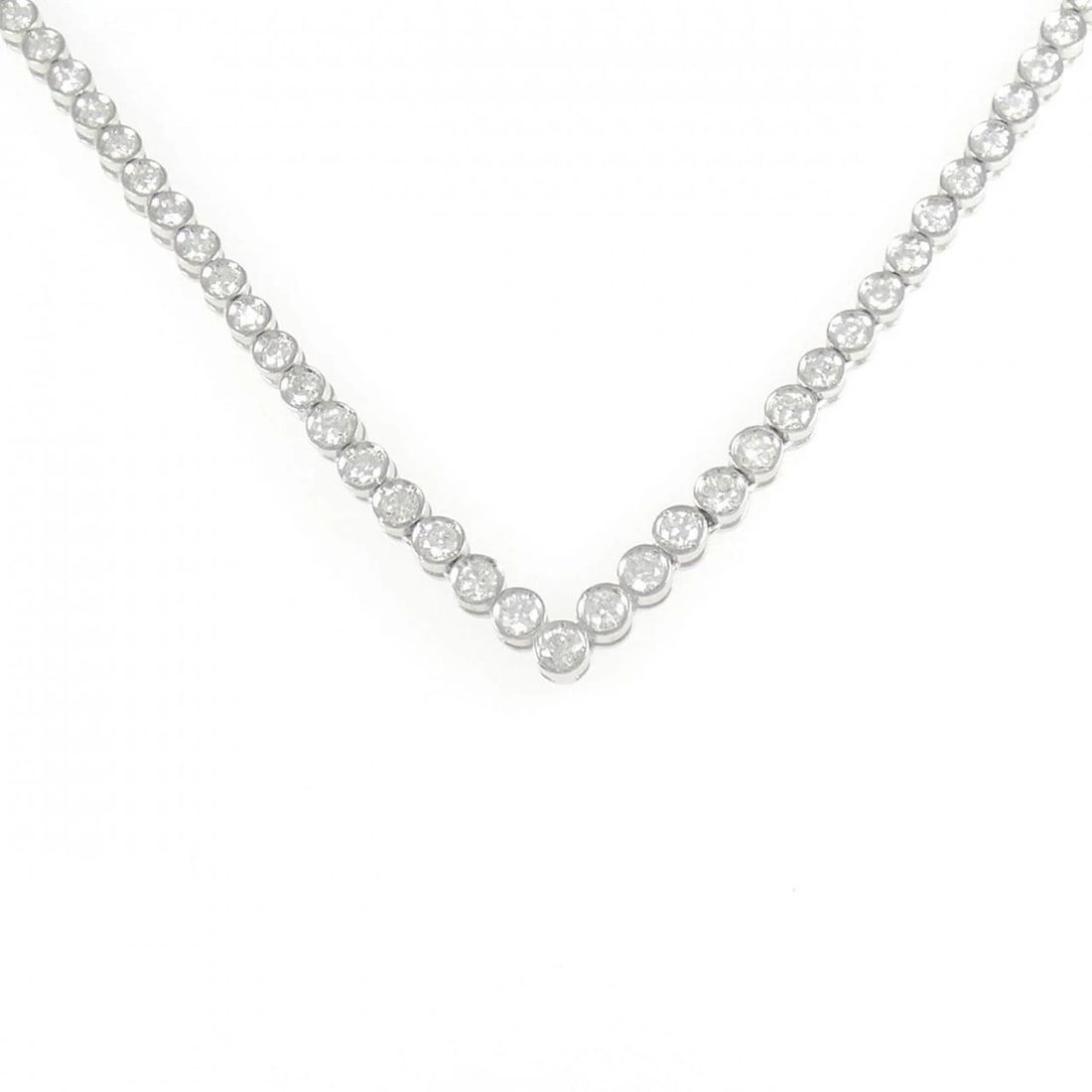 PT900 DIAMOND NECKLACE: PT900 Diamond Necklace Brand: Unbranded Type/Style: Diamond Necklace Material: Platinum900, Main Stone Natural Color: PT Size: Length: 41cm Accessories: None Accessories Notice: When purchasing