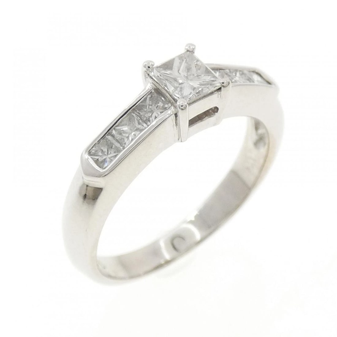 K18WG DIAMOND RING (1 of 3)
