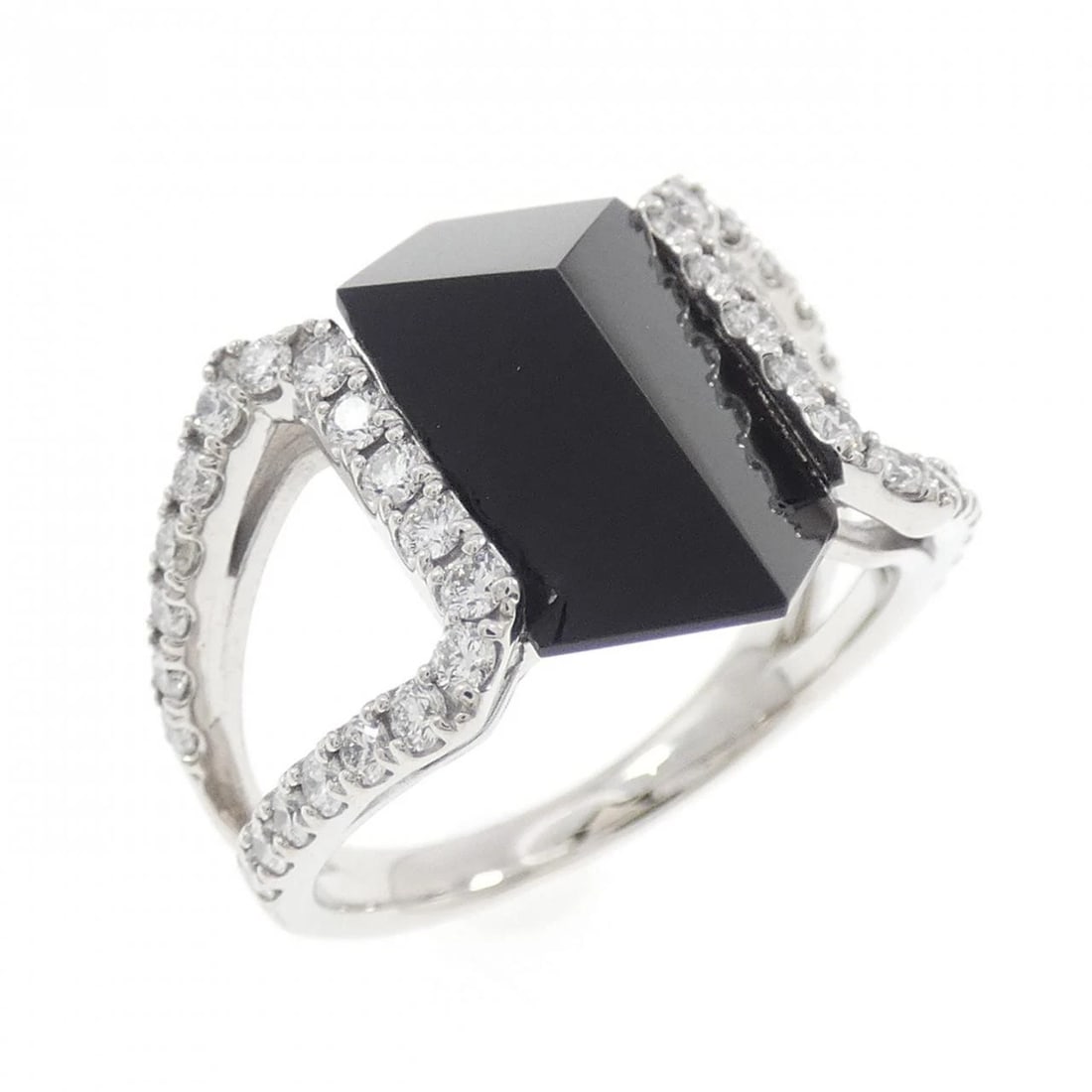 K18WG ONYX RING: K18WG Onyx Ring Brand: Unbranded Type/Style: Onyx Ring Material: K18 white gold, Main Stone Onyx, Natural Color: WG Size: US5 1/2 Accessories: None Accessories Notice: When purchasing pre-owned