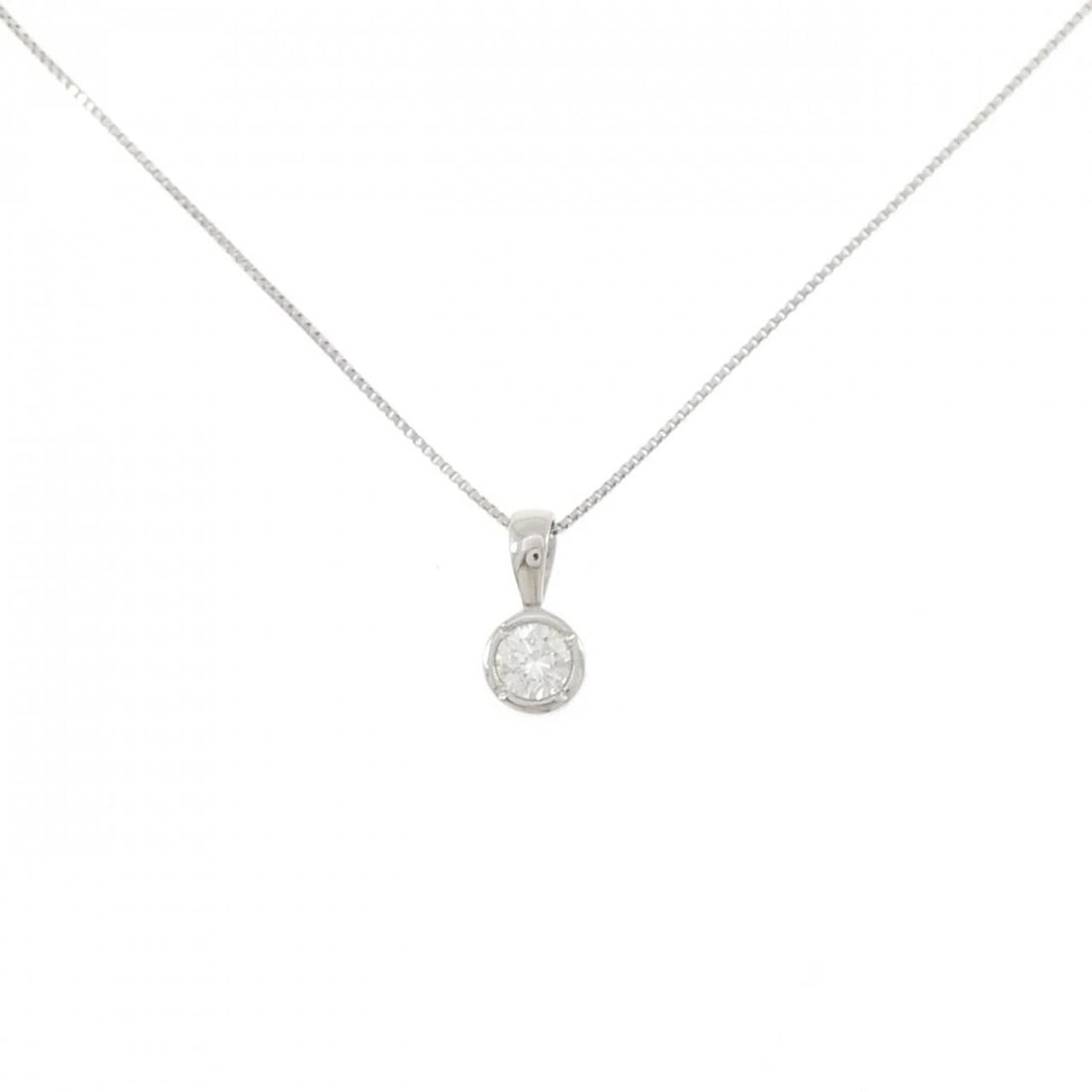 PT900/PT850 SOLITAIRE DIAMOND NECKLACE: PT900/PT850 Solitaire Diamond Necklace Brand: Unbranded Type/Style: Diamond Necklace Material: Platinum900/Platinum850, Main Stone Natural Color: PT Size: Length: 45cm Accessories: None Accessories