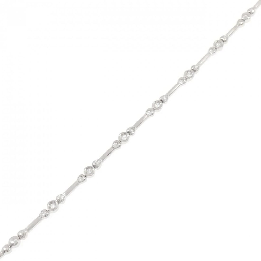 K18WG DIAMOND BRACELET: K18WG Diamond Bracelet Brand: Unbranded Type/Style: Diamond Bure Rubbed T Material: K18 white gold, Main Stone Natural Color: WG Size: Length: 17.5 Accessories: None Accessories Notice: When