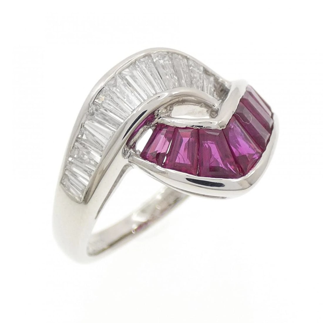 PT900 RUBY RING: PT900 Ruby Ring Brand: Unbranded Type/Style: Ruby Ring Material: Platinum900, Main Stone Ruby, Natural Color: PT Size: US6 1/2 Accessories: None Accessories Notice: When purchasing pre-owned goods,