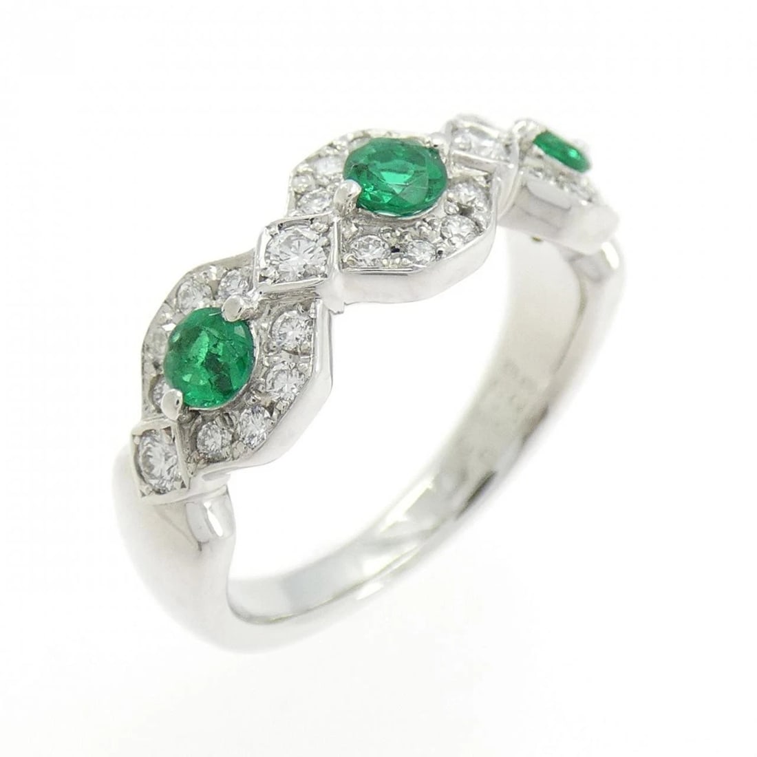 PT900 EMERALD RING: PT900 Emerald Ring Brand: Unbranded Type/Style: Emerald ring Material: Platinum900, Main Stone Emerald, Natural Color: PT Size: US5.75 Accessories: None Accessories Notice: When purchasing pre-owned