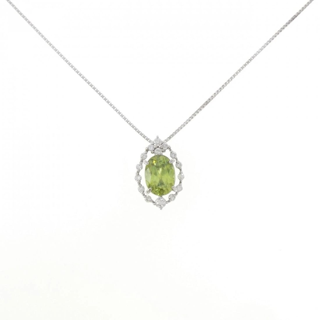 PT900/PT850 SPHENE NECKLACE: PT900/PT850 Sphene Necklace Brand: Unbranded Type/Style: Sphene Necklace Material: Platinum900/Platinum850, Main Stone Sphene, Natural Color: PT Size: Length: 45cm Accessories: None Accessories