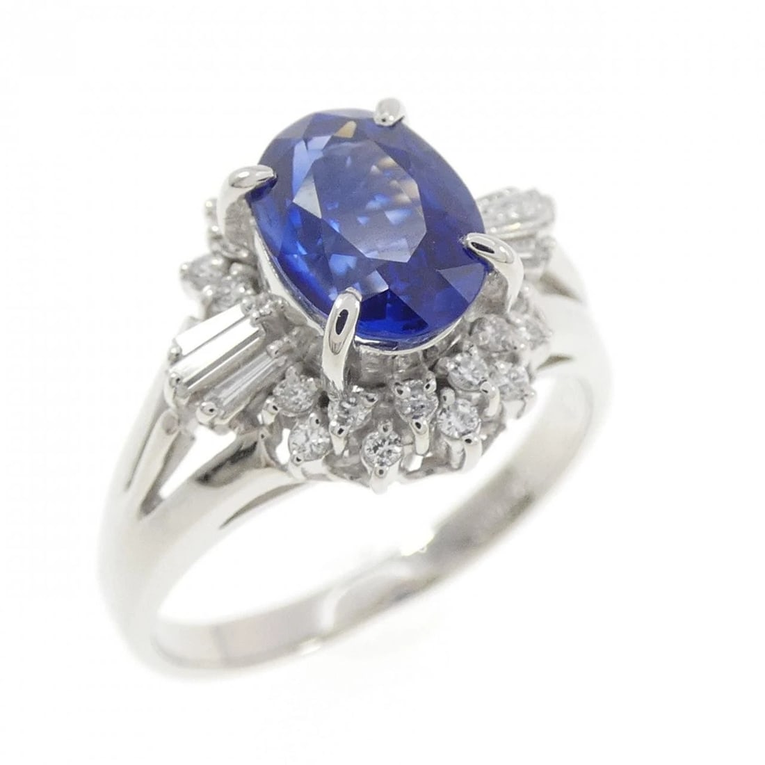 PT900 SAPPHIRE RING: PT900 Sapphire Ring Brand: Unbranded Type/Style: Sapphire Ring Material: Platinum900, Main Stone Sapphire, Natural Color: PT Size: US6 Accessories: None Accessories Notice: When purchasing pre-owned