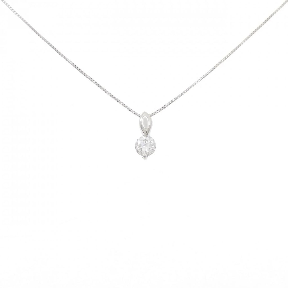 PT900/PT850 SOLITAIRE DIAMOND NECKLACE: PT900/PT850 Solitaire Diamond Necklace Brand: Unbranded Type/Style: Diamond Necklace Material: Platinum900/Platinum850, Main Stone Natural Color: PT Size: Length: 45cm Accessories: None Accessories