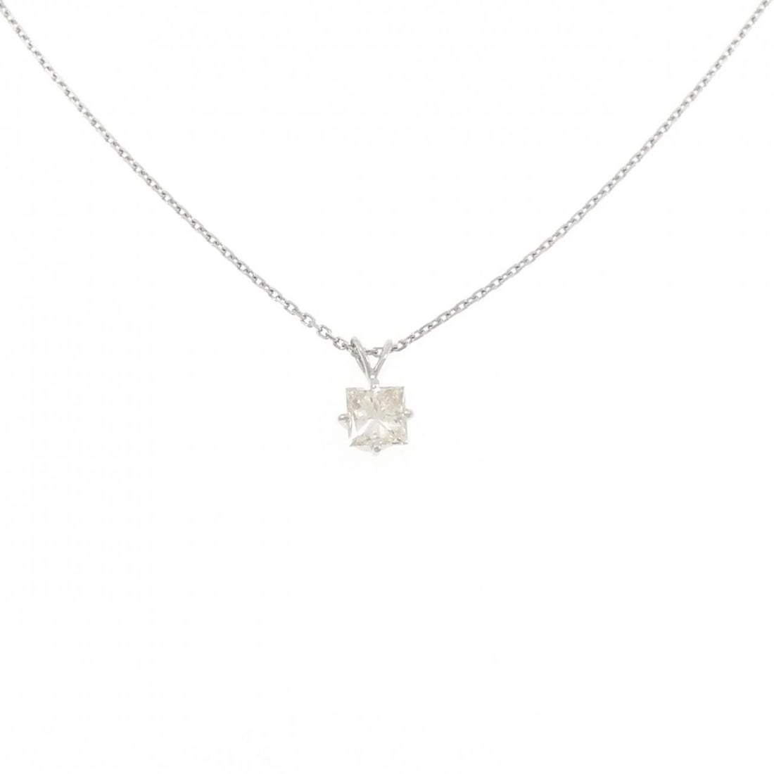 PT900/PT850 DIAMOND NECKLACE: PT900/PT850 Diamond Necklace Brand: Unbranded Type/Style: Diamond Necklace Material: Platinum900/Platinum850, Main Stone Natural Color: PT Size: Length: 45cm Accessories: None Accessories Notice: