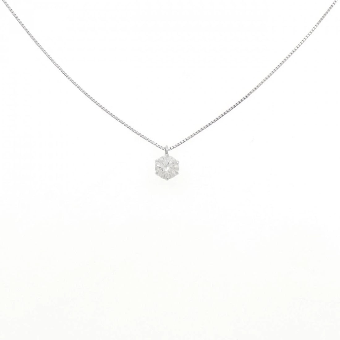 PT900/PT850 SOLITAIRE DIAMOND NECKLACE: PT900/PT850 Solitaire Diamond Necklace Brand: Unbranded Type/Style: Diamond Necklace Material: Platinum900/Platinum850, Main Stone Natural Color: PT Size: Length: 45cm Accessories: None Accessories