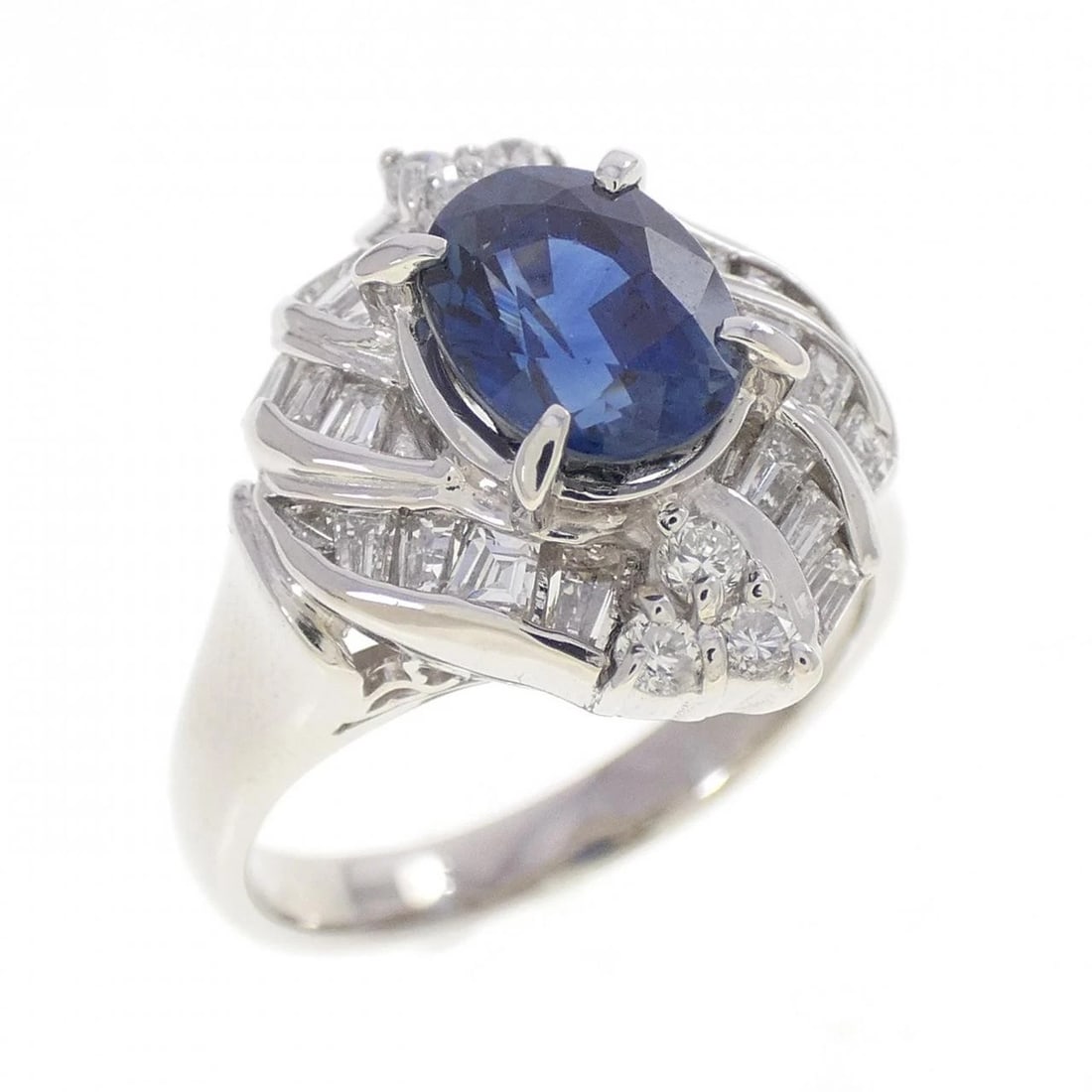 PT900 SAPPHIRE RING: PT900 Sapphire Ring Brand: Unbranded Type/Style: Sapphire Ring Material: Platinum900, Main Stone Sapphire, Natural Color: PT Size: US6 1/2 Accessories: None Accessories Notice: When purchasing