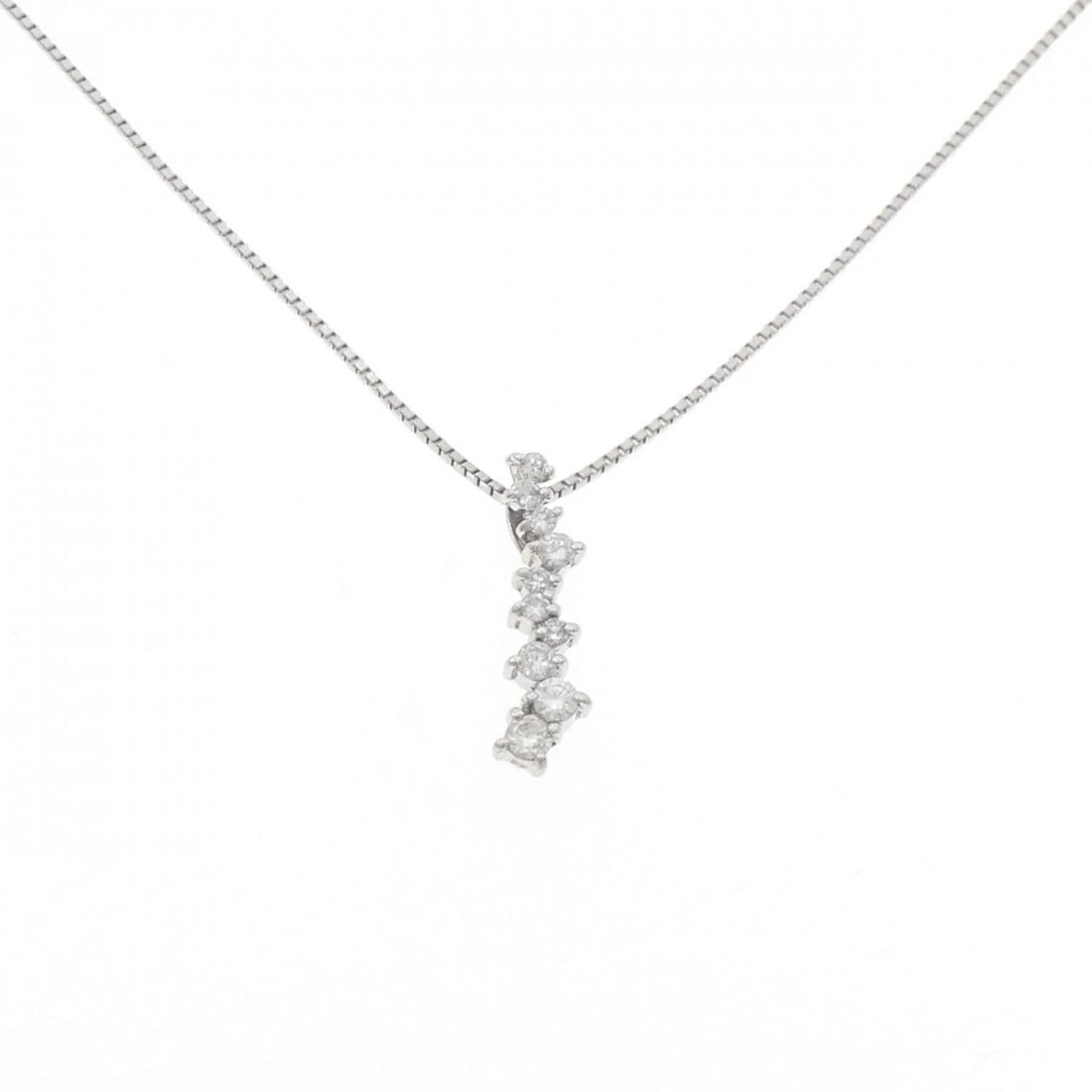 PT/PT850 DIAMOND NECKLACE: PT/PT850 Diamond Necklace Brand: Unbranded Type/Style: Diamond Necklace Material: Platinum/Platinum850, Main Stone Natural Color: PT Size: Length: 40cm Accessories: None Accessories Notice: When