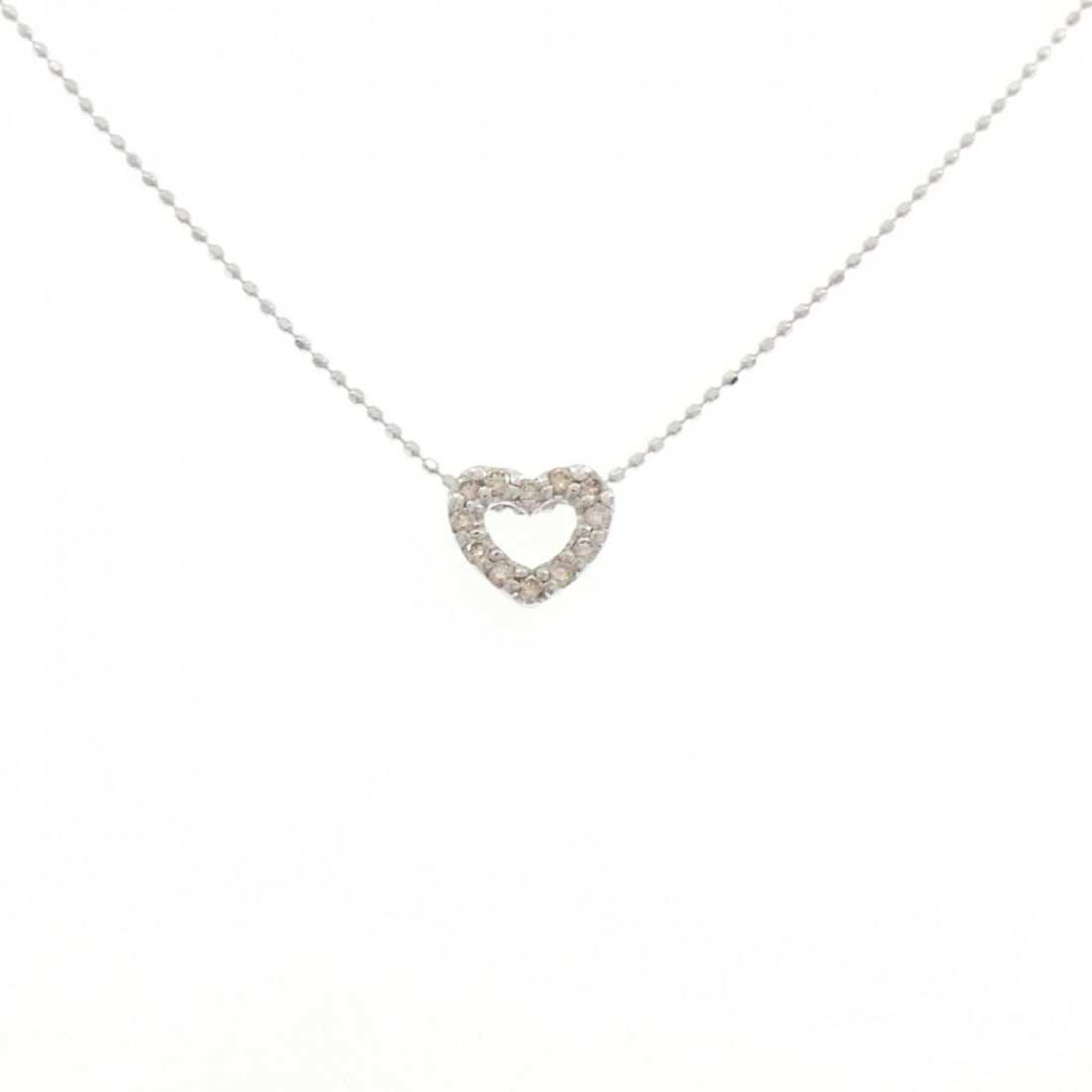 K18WG HEART DIAMOND NECKLACE: K18WG Heart Diamond Necklace Brand: Unbranded Type/Style: Diamond Necklace Material: K18 white gold, Main Stone Natural Color: WG Size: Length: 40cm Accessories: None Accessories Notice: When