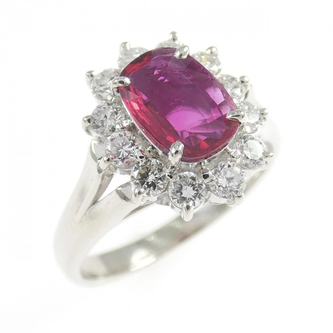 PT900 RUBY RING: PT900 Ruby Ring Brand: Unbranded Type/Style: Ruby Ring Material: Platinum900, Main Stone Natural Color: PT Size: US5 3/4 Accessories: None Accessories Notice: When purchasing pre-owned goods, please