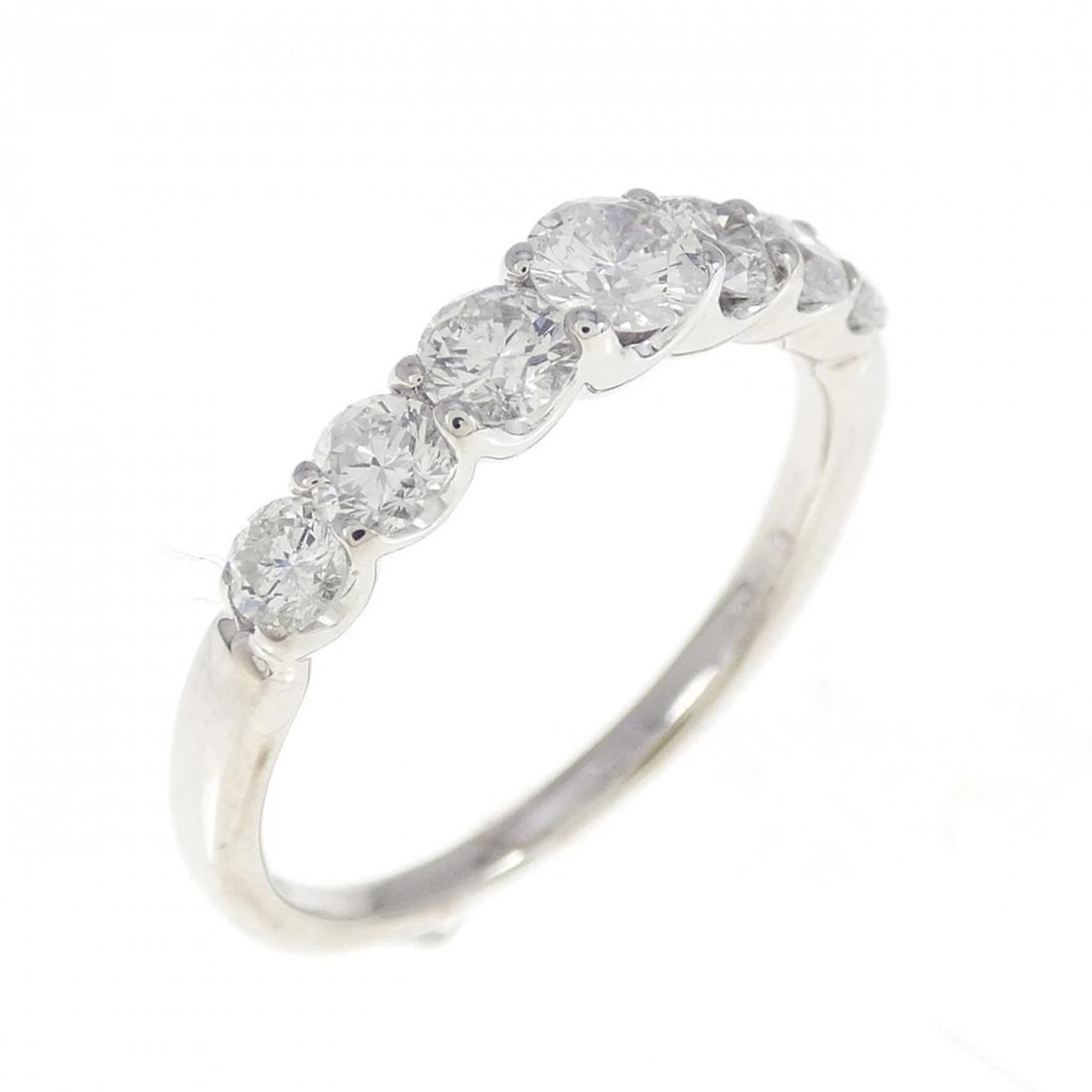K18WG DIAMOND RING: K18WG Diamond Ring Brand: Unbranded Type/Style: Diamond Ring Material: K18 white gold, Main Stone Natural Color: WG Size: US5 3/4 Accessories: None Accessories Notice: When purchasing pre-owned