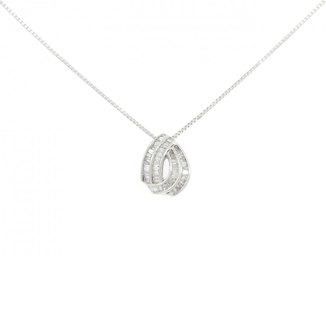 K18WG DIAMOND NECKLACE: K18WG Diamond Necklace Brand: Unbranded Type/Style: Diamond Necklace Material: K18 white gold, Main Stone Natural Color: WG Size: Length: 45cm Accessories: None Accessories Notice: When purchasing
