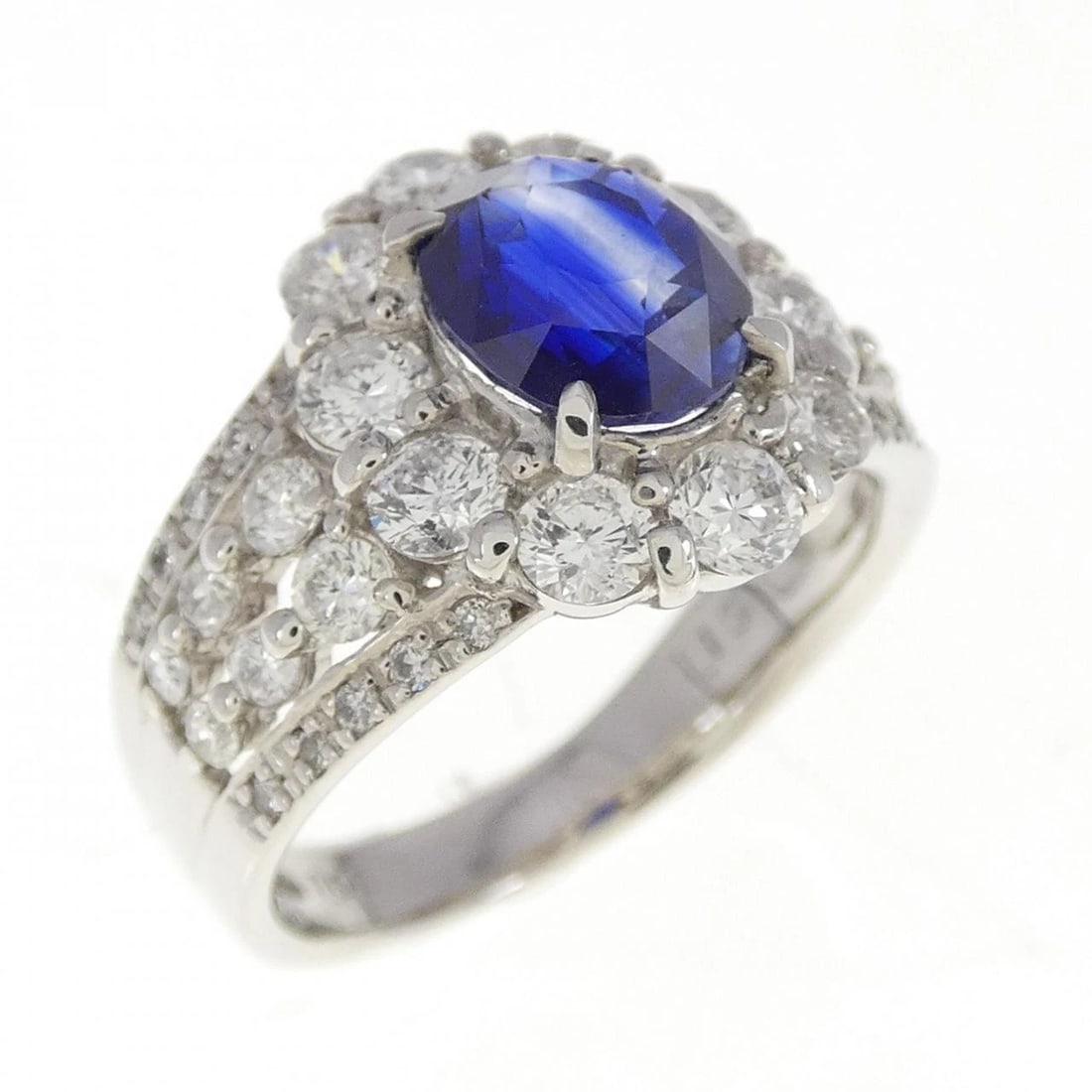 PT900 SAPPHIRE RING: PT900 Sapphire Ring Brand: Unbranded Type/Style: Sapphire Ring Material: Platinum900, Main Stone Sapphire, Natural Color: PT Size: US5 1/4 Accessories: None Accessories Notice: When purcha