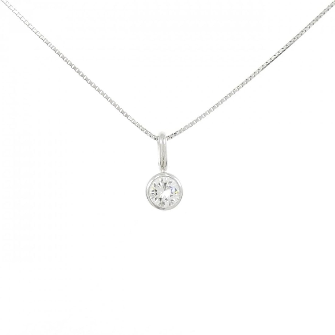 PT900/PT850 DIAMOND NECKLACE: PT900/PT850 Diamond Necklace Brand: Unbranded Type/Style: Diamond Necklace Material: Platinum900/Platinum850, Main Stone Natural Color: PT Size: Length: 45cm Accessories: None Accessories Notice: