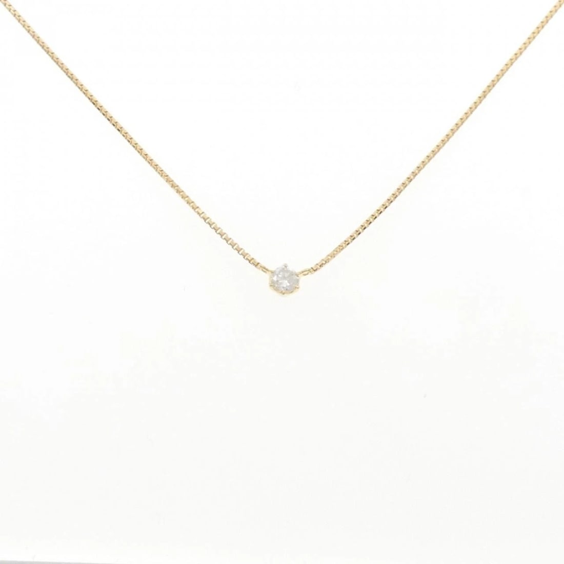 18K YELLOW GOLD SOLITAIRE DIAMOND NECKLACE: 18K Yellow Gold Solitaire Diamond Necklace Brand: Unbranded Type/Style: Diamond Necklace Material: K18 yellow gold, Main Stone Natural Color: YG Size: Length: 42cm Accessories: None Accessories
