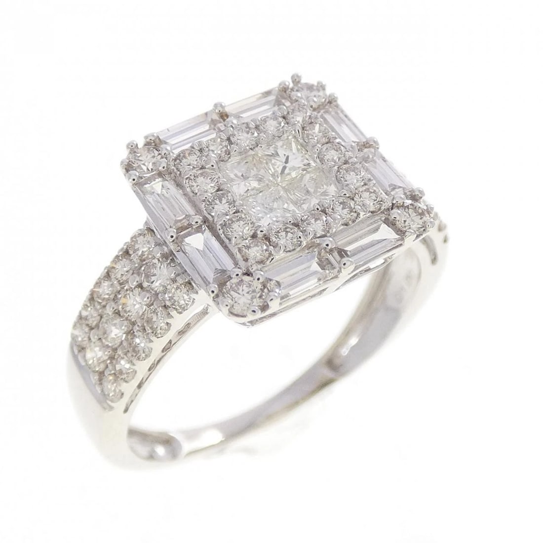 K18WG DIAMOND RING: K18WG Diamond Ring Brand: Unbranded Type/Style: Diamond Ring Material: K18 white gold, Main Stone Natural Color: WG Size: US5 3/4 Accessories: None Accessories Notice: When purchasing pre-owned