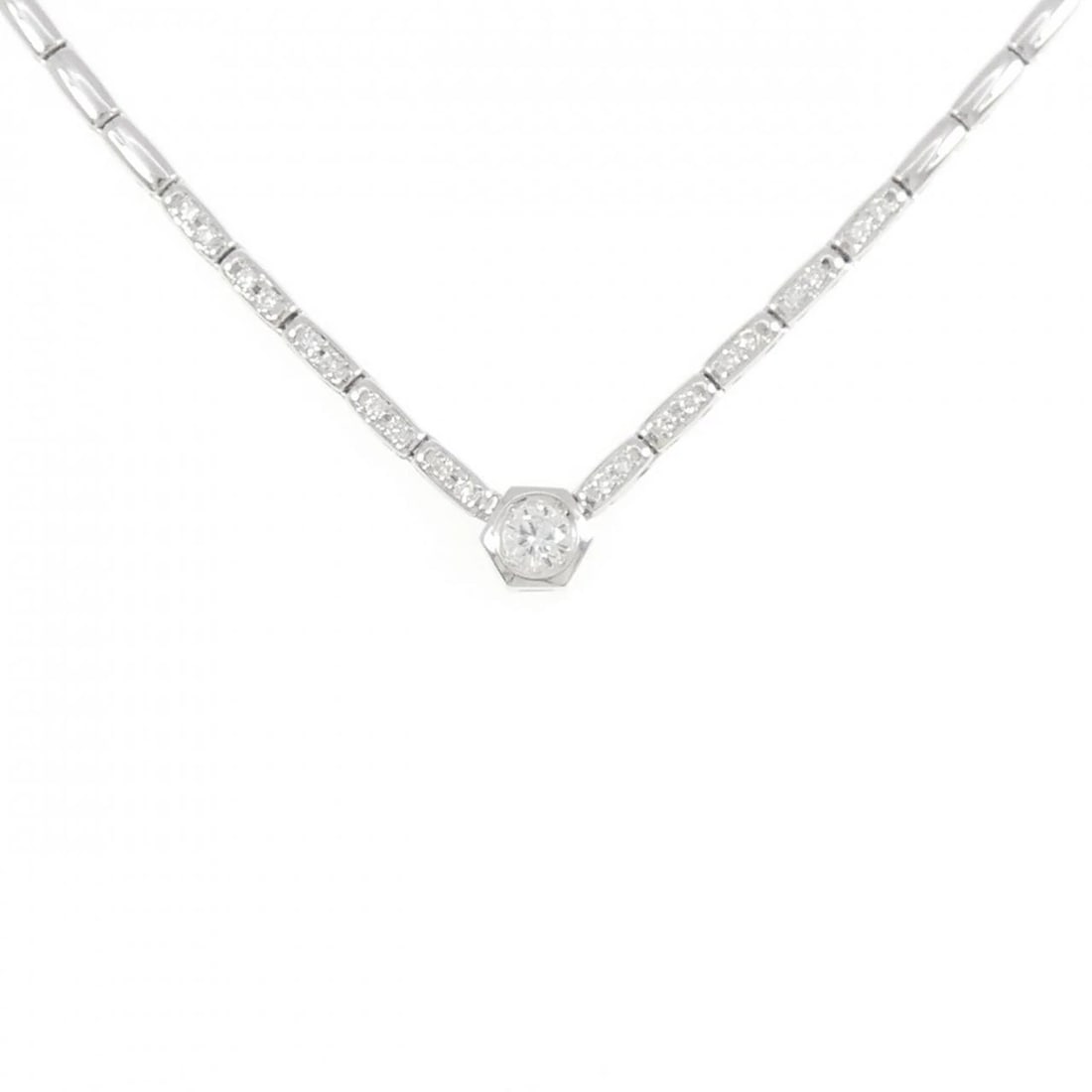 750WG DIAMOND NECKLACE: 750WG Diamond Necklace Brand: Unbranded Type/Style: Diamond Necklace Material: 750 white gold, Main Stone Natural Color: WG Size: Length: 42cm Accessories: None Accessories Notice: When purchasing