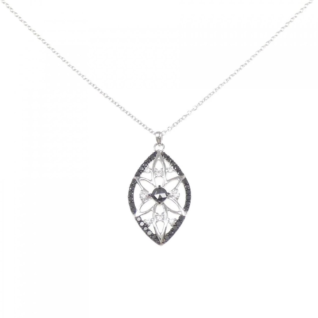 K18WG/K18BG DIAMOND NECKLACE: K18WG/K18BG Diamond Necklace Brand: Unbranded Type/Style: Diamond Necklace Material: 18K white gold/18K black gold, Main Stone Natural Color: WG, BG Size: Length: 38cm Accessories: None Accessories