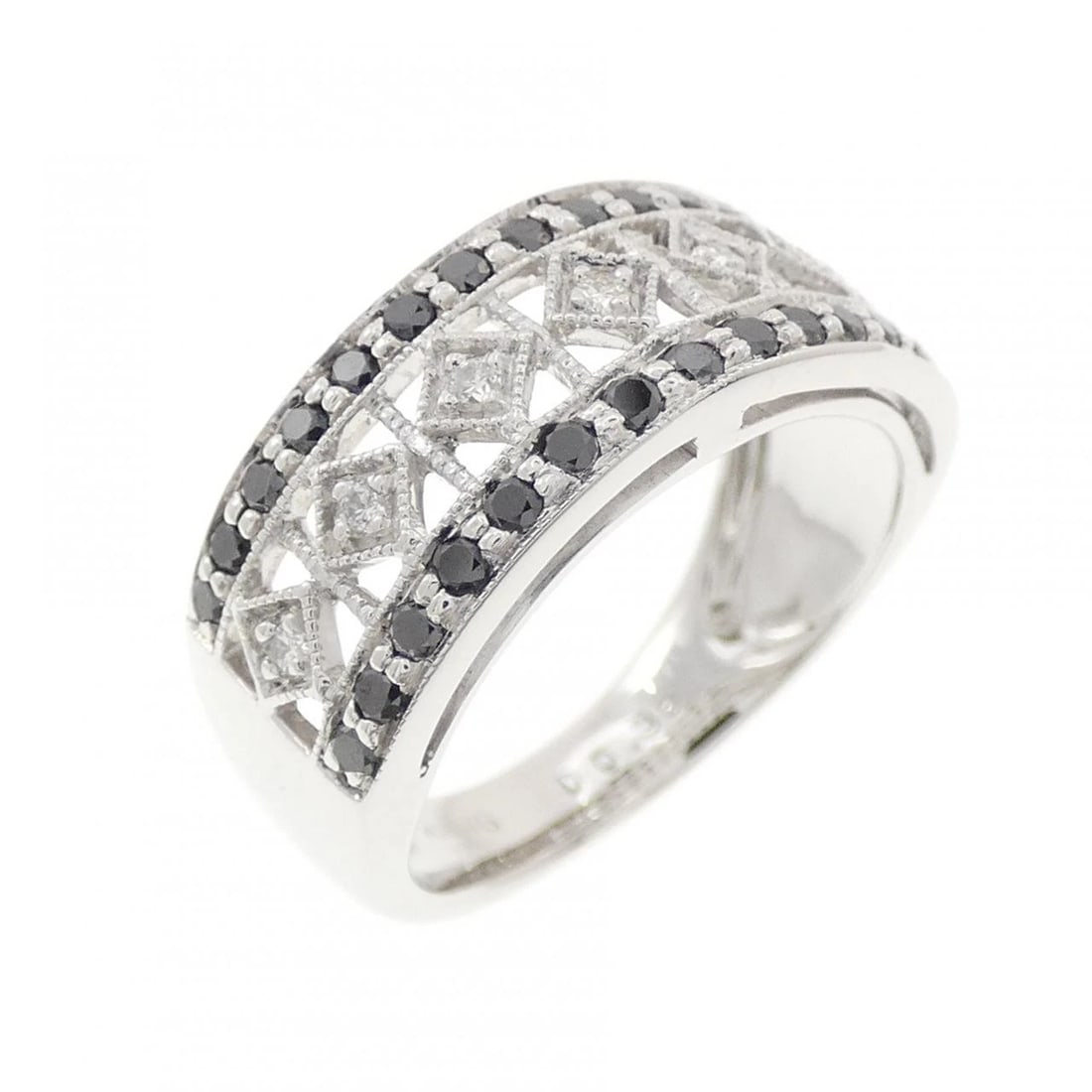 K18WG DIAMOND RING: K18WG Diamond Ring Brand: Unbranded Type/Style: Diamond Ring Material: K18 white gold, Main Stone Natural Color: WG Size: US3 3/4 Accessories: None Accessories Notice: When purchasing pre-owned
