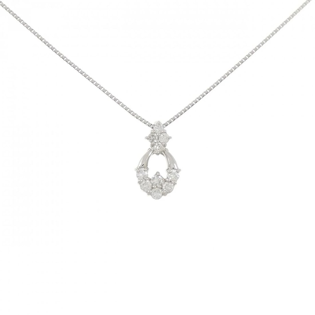 PT900/PT850 DIAMOND NECKLACE: PT900/PT850 Diamond Necklace Brand: Unbranded Type/Style: Diamond Necklace Material: Platinum900/Platinum850, Main Stone Natural Color: PT Size: Length: 45cm Accessories: None Accessories Notice: