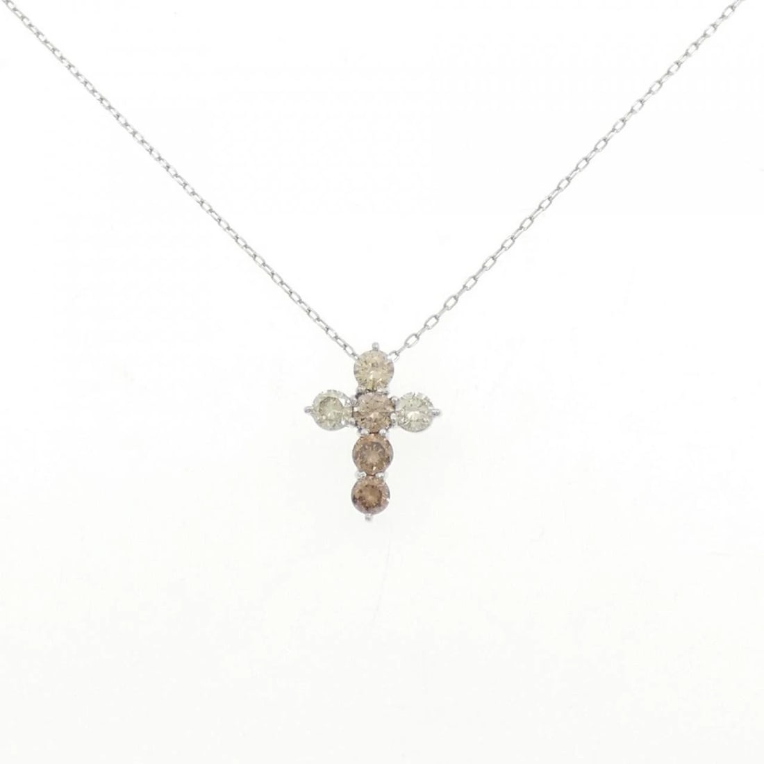 PT900/PT850 CROSS DIAMOND NECKLACE: PT900/PT850 Cross Diamond Necklace Brand: Unbranded Type/Style: Diamond Necklace Material: Platinum900/Platinum850, Main Stone Natural Color: PT Size: Length: 45cm Accessories: None Accessories