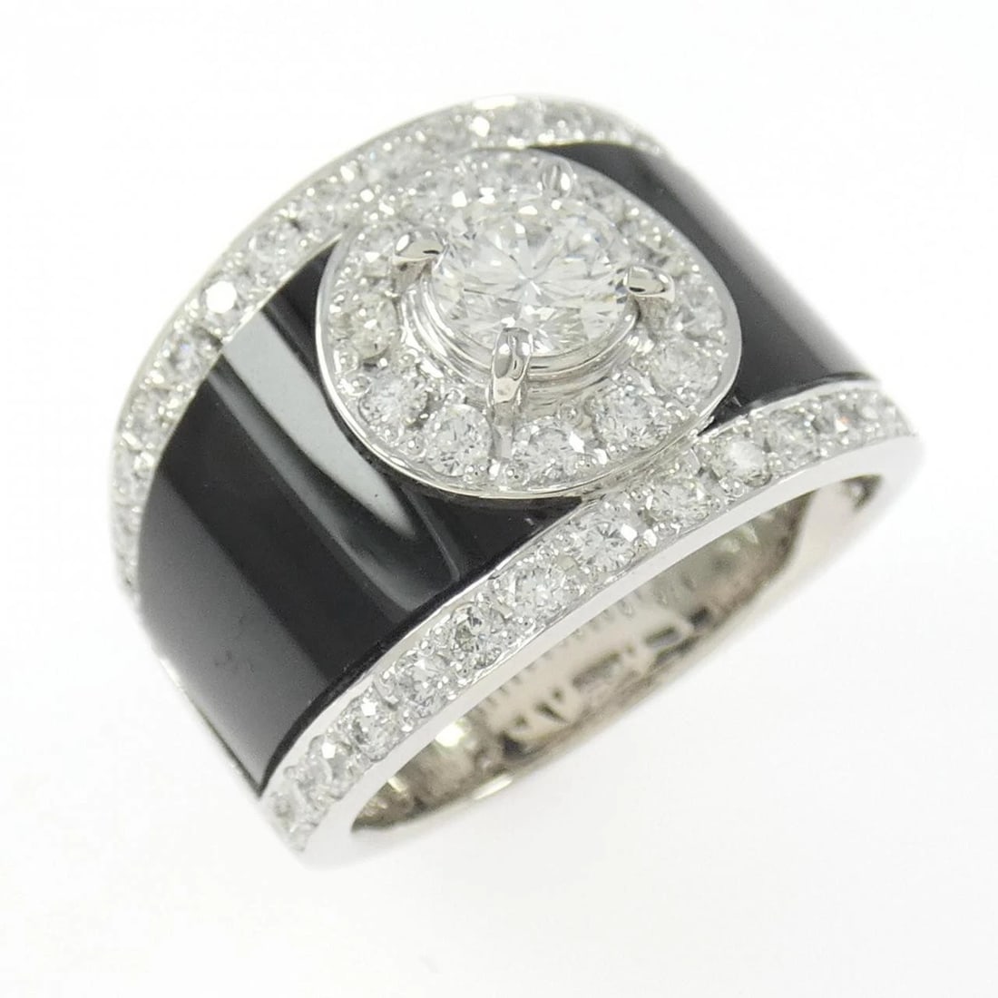 PT900 ONYX RING: PT900 Onyx Ring Brand: Unbranded Type/Style: Onyx Ring Material: Platinum900, Main Stone Onyx, Natural Color: PT Size: US6 1/2 Accessories: None Accessories Notice: When purchasing pre-owned goods,