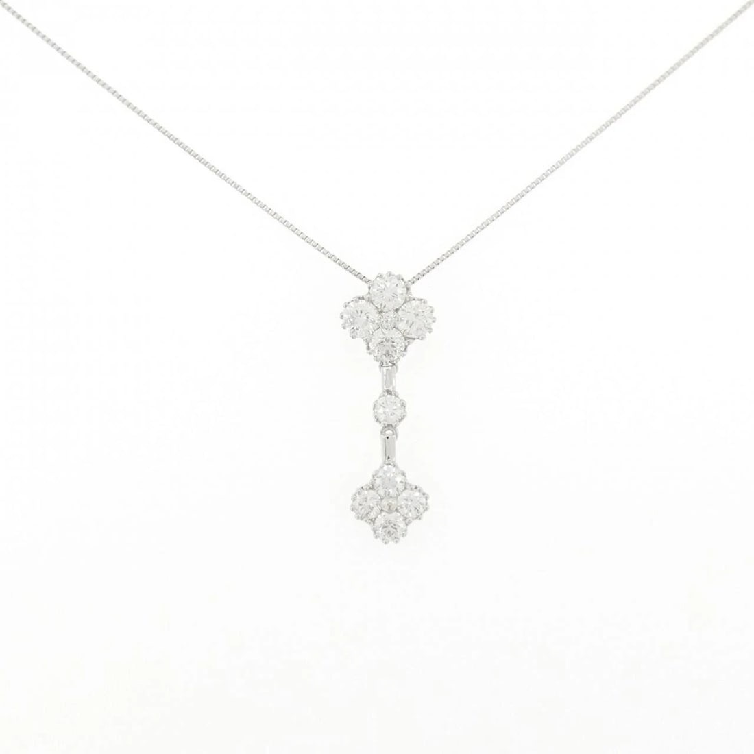 K18WG FLOWER DIAMOND NECKLACE: K18WG Flower Diamond Necklace Brand: Unbranded Type/Style: Diamond Necklace Material: K18 white gold, Main Stone Natural Color: WG Size: Length: 45cm Accessories: None Accessories Notice: When