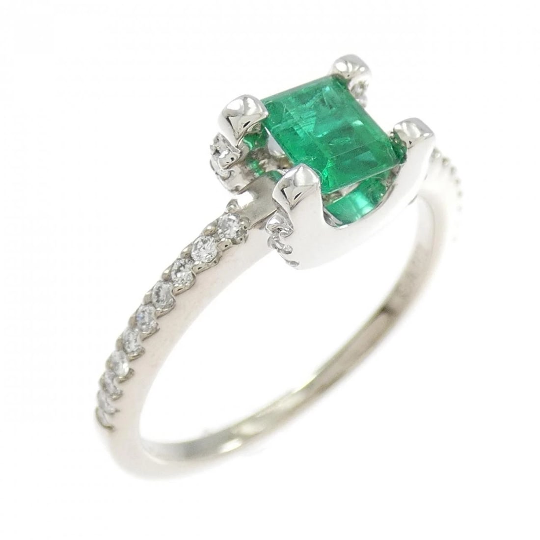 K18WG EMERALD RING: K18WG Emerald Ring Brand: Unbranded Type/Style: Emerald Ring Material: K18 white gold, Main Stone Emerald, Natural Color: WG Size: US 6.5-7 Accessories: None Accessories Notice: When purchasing