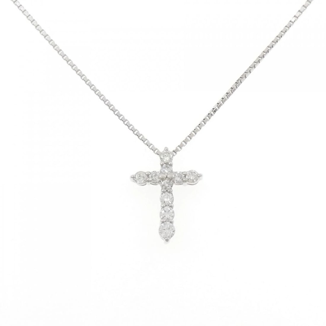 PT900/PT850 CROSS DIAMOND NECKLACE: PT900/PT850 Cross Diamond Necklace Brand: Unbranded Type/Style: Diamond Necklace Material: Platinum900/Platinum850, Main Stone Natural Color: PT Size: Length: 45cm Accessories: None Accessories