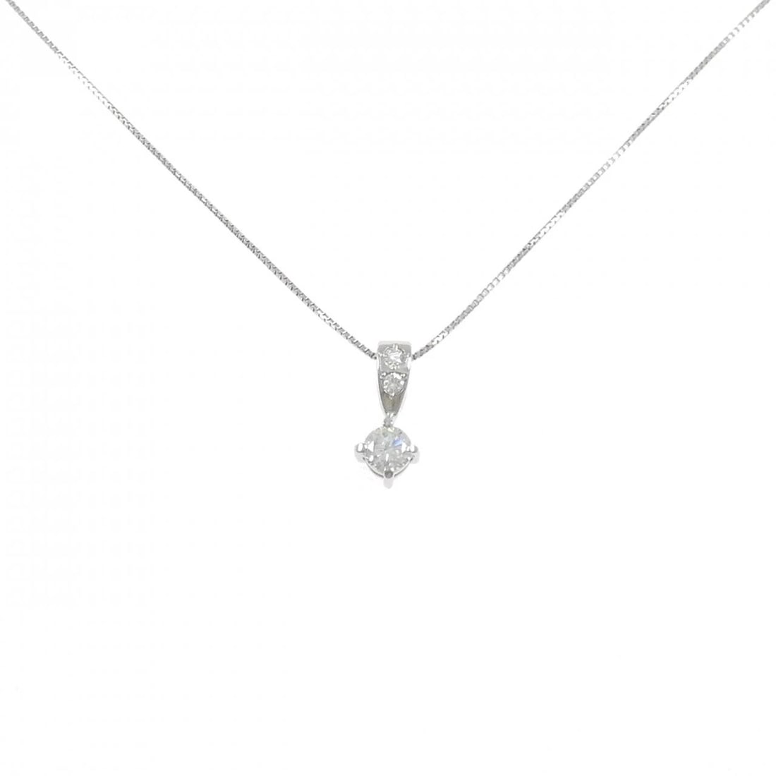 PT900/PT850 DIAMOND NECKLACE: PT900/PT850 Diamond Necklace Brand: Unbranded Type/Style: Diamond Necklace Material: Platinum900/Platinum850, Main Stone Natural Color: PT Size: Length: 45cm Accessories: None Accessories Notice: