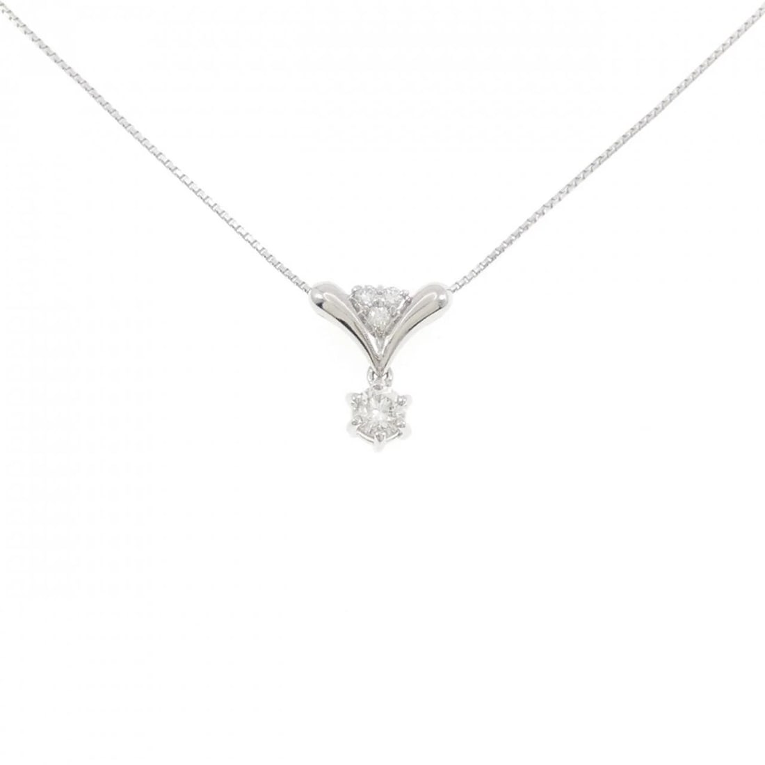 PT900/PT850 DIAMOND NECKLACE: PT900/PT850 Diamond Necklace Brand: Unbranded Type/Style: Diamond Necklace Material: Platinum900/Platinum850, Main Stone Natural Color: PT Size: Length: 40cm Accessories: None Accessories Notice: