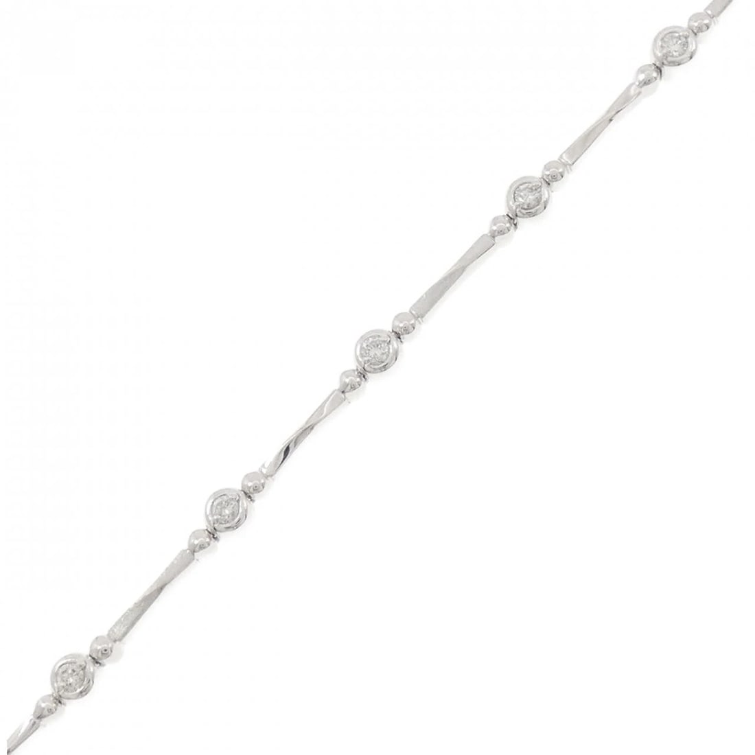 K18WG DIAMOND BRACELET: K18WG Diamond Bracelet Brand: Unbranded Type/Style: Diamond Bure Rubbed T Material: K18 white gold, Main Stone Natural Color: WG Size: Length: 17cm Accessories: None Accessories Notice: When