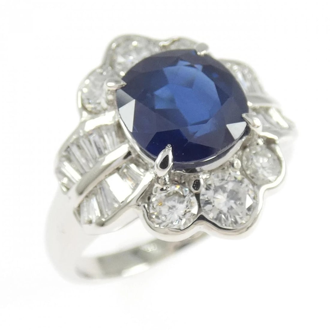 PT900 SAPPHIRE RING: PT900 Sapphire Ring Brand: Unbranded Type/Style: Sapphire Ring Material: Platinum900, Main Stone Sapphire, Natural Color: PT Size: US5 3/4 Accessories: None Accessories Notice: When purchasing
