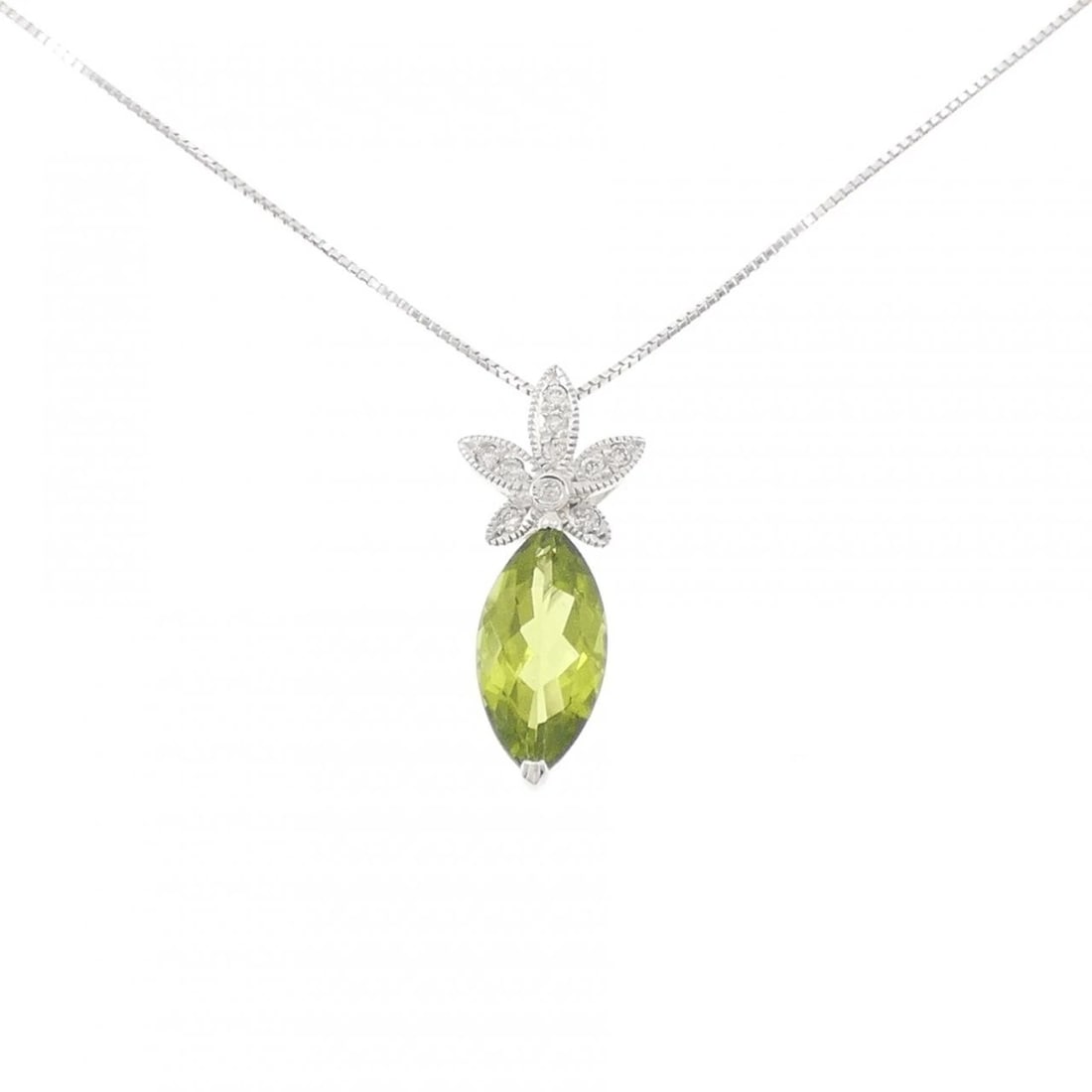 K18WG PERIDOT NECKLACE: K18WG Peridot Necklace Brand: Unbranded Type/Style: Peridot Necklace Material: K18 white gold, Main Stone Peridot, Natural Color: WG Size: Length: 45cm Accessories: None Accessories Notice: When