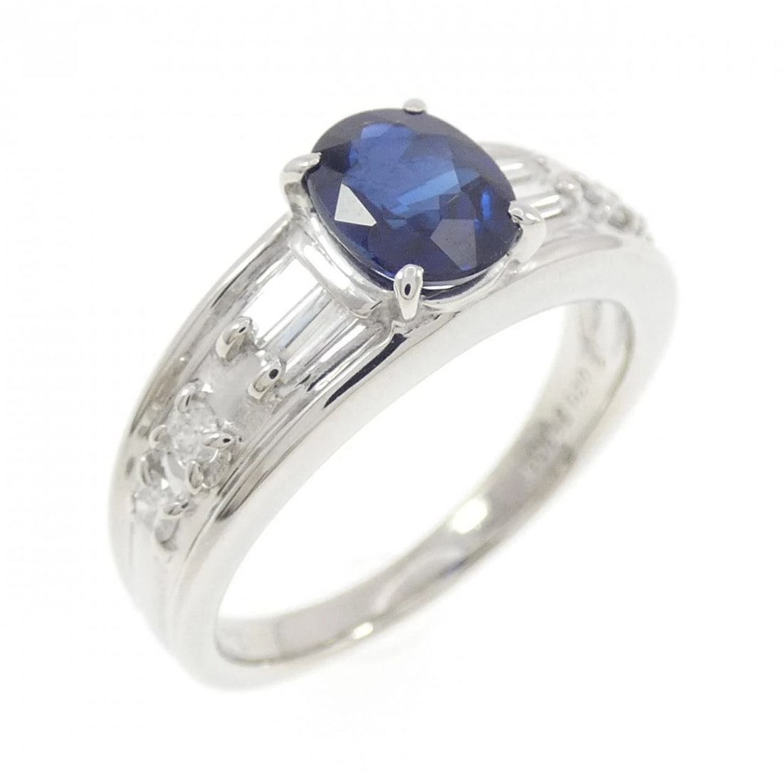 PT900 SAPPHIRE RING: PT900 Sapphire Ring Brand: Unbranded Type/Style: Sapphire Ring Material: Platinum900, Main Stone Sapphire, Natural Color: PT Size: US6 1/2 Accessories: None Accessories Notice: When purchasing